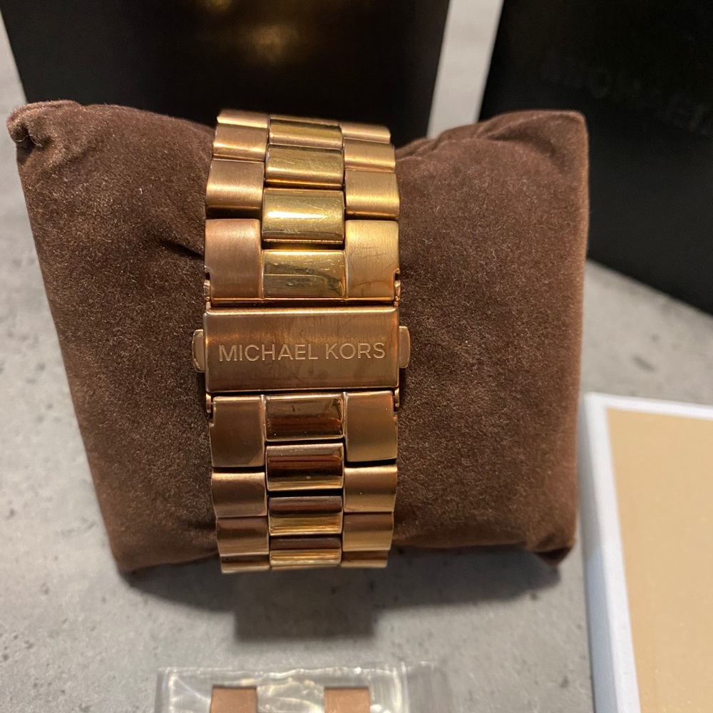 Michael Kors oversized watch - Picture 3 of 3